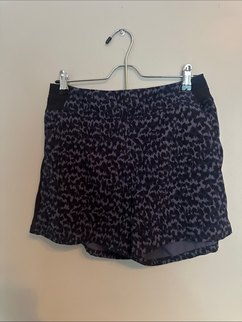 Athleta Brooklyn Printed Short, Size 6 - Picture 2 of 6